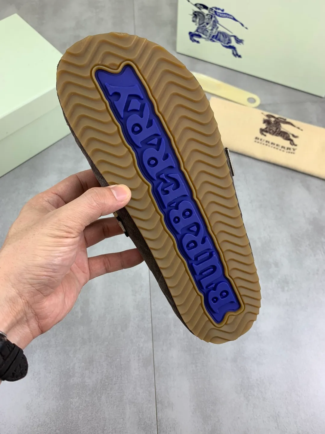 Men's Men's Shoes 💰P620 💰【New Style】Top Version 🆘【Burberry】New Burberry Slippers are on the market with perfect workmanship! 🔥Perfect shape and top quality🙈Non-slip and wear-resistant high-end rubber outsole👣Versatile and comfortable shoes, standard size: 39-45 (38 46 customized) 5️⃣colors available Top-quality packaging